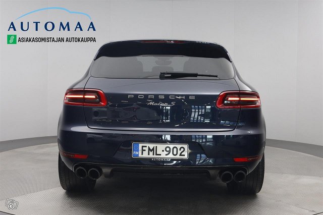 PORSCHE Macan 4