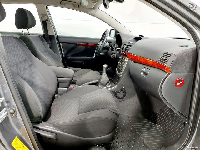 Toyota Avensis 9