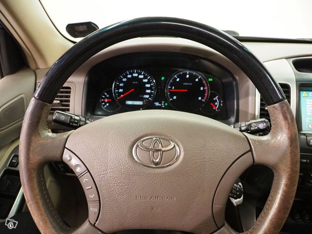 Toyota Land Cruiser 19