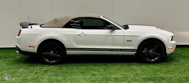 Ford Mustang 9