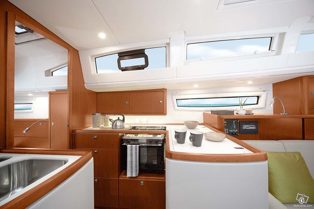 Bavaria Vision 42 9
