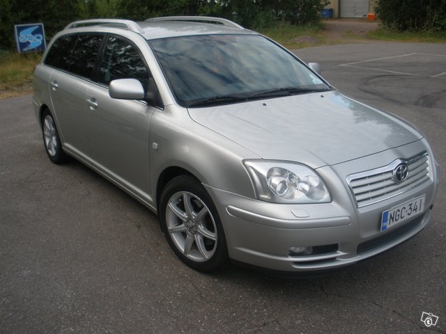 Toyota Avensis 1