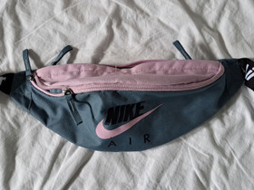 Nike vyölaukku, Laukut ja hatut, Asusteet ja kellot, Pomarkku, Tori.fi Nike vyölaukku, Laukut ja hatut, Asusteet ja kellot, Pomarkku, Tori.fi