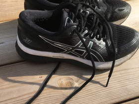 Asics lenkkarit, Juoksu ja lenkkeily, Urheilu ja ulkoilu, Oulu, Tori.fi Asics lenkkarit, Juoksu ja lenkkeily, Urheilu ja ulkoilu, Oulu, Tori.fi