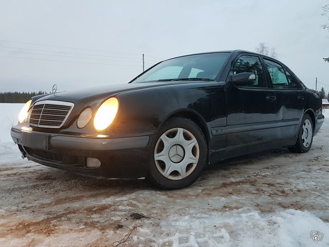 Mercedes-Benz E 300 5