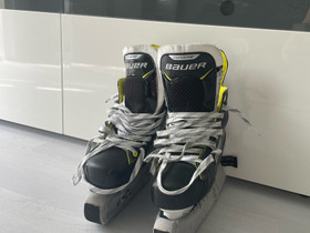 Bauer Supreme S35 luistimet, Jääkiekko ja luistelu, Urheilu ja ulkoilu, Jyväskylä, Tori.fi Bauer Supreme S35 luistimet, Jääkiekko ja luistelu, Urheilu ja ulkoilu, Jyväskylä, Tori.fi