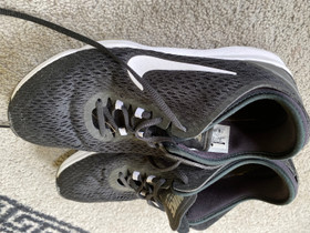 Nike lenkkarit, Juoksu ja lenkkeily, Urheilu ja ulkoilu, Oulu, Tori.fi Nike lenkkarit, Juoksu ja lenkkeily, Urheilu ja ulkoilu, Oulu, Tori.fi