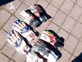 Maalivahdin hanskoja, Jalkapallo, Urheilu ja ulkoilu, Pori, Tori.fi Maalivahdin hanskoja, Jalkapallo, Urheilu ja ulkoilu, Pori, Tori.fi