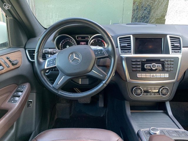 Mercedes-Benz ML 9