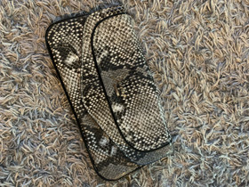 Guess clutch -laukku, Laukut ja hatut, Asusteet ja kellot, Espoo, Tori.fi Guess clutch -laukku, Laukut ja hatut, Asusteet ja kellot, Espoo, Tori.fi