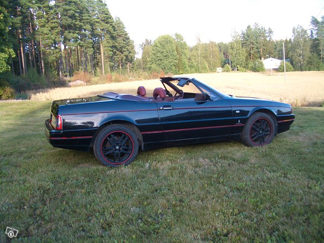Cadillac Allante 1