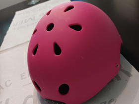 Pinkki kypärä, Pyörätarvikkeet ja kypärät, Polkupyörät ja pyöräily, Orivesi, Tori.fi Pinkki kypärä, Pyörätarvikkeet ja kypärät, Polkupyörät ja pyöräily, Orivesi, Tori.fi