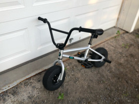 Mini BMX, Lasten pyörät, Polkupyörät ja pyöräily, Mustasaari, Tori.fi Mini BMX, Lasten pyörät, Polkupyörät ja pyöräily, Mustasaari, Tori.fi