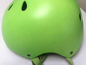 Lasten pyöräilykypärä, Pyörätarvikkeet ja kypärät, Polkupyörät ja pyöräily, Vaasa, Tori.fi Lasten pyöräilykypärä, Pyörätarvikkeet ja kypärät, Polkupyörät ja pyöräily, Vaasa, Tori.fi