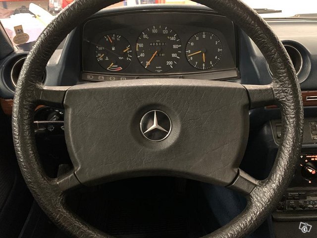 Mercedes-Benz 200 22