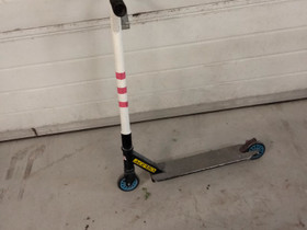 Scoot, Rullaluistelu ja skeittaus, Urheilu ja ulkoilu, Nakkila, Tori.fi Scoot, Rullaluistelu ja skeittaus, Urheilu ja ulkoilu, Nakkila, Tori.fi