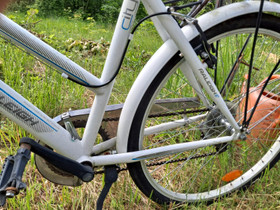 Uusi pyörä jäi auton alle, Pyörätarvikkeet ja kypärät, Polkupyörät ja pyöräily, Imatra, Tori.fi