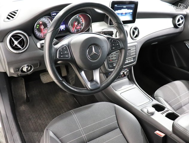 Mercedes-Benz CLA 7