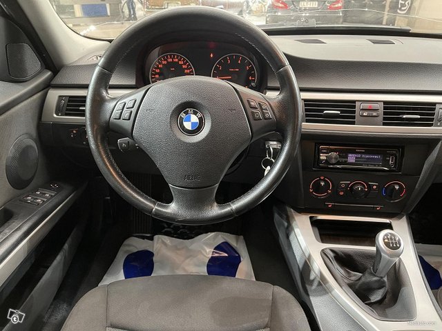 BMW 318 5