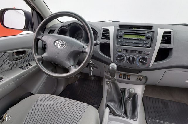 Toyota Hilux 11
