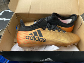 Adidas Nappikset, Jalkapallo, Urheilu ja ulkoilu, Lappeenranta, Tori.fi Adidas Nappikset, Jalkapallo, Urheilu ja ulkoilu, Lappeenranta, Tori.fi