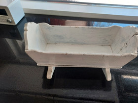 Vanha nuken kehto puuta, Lelut ja pelit, Lastentarvikkeet ja lelut, Kangasala, Tori.fi Vanha nuken kehto puuta, Lelut ja pelit, Lastentarvikkeet ja lelut, Kangasala, Tori.fi