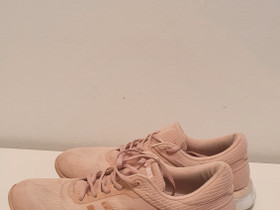 Asics fuzeX lenkkarit vaal.pun koko 37,5, Juoksu ja lenkkeily, Urheilu ja ulkoilu, Jyväskylä, Tori.fi Asics fuzeX lenkkarit vaal.pun koko 37,5, Juoksu ja lenkkeily, Urheilu ja ulkoilu, Jyväskylä, Tori.fi