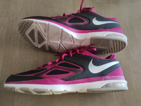 Nike Training lenkkarit, Kuntoilu ja fitness, Urheilu ja ulkoilu, Joensuu, Tori.fi Nike Training lenkkarit, Kuntoilu ja fitness, Urheilu ja ulkoilu, Joensuu, Tori.fi
