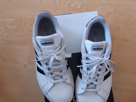 Adidas cloudfoamit, Vaatteet ja kengät, Joensuu, Tori.fi Adidas cloudfoamit, Vaatteet ja kengät, Joensuu, Tori.fi