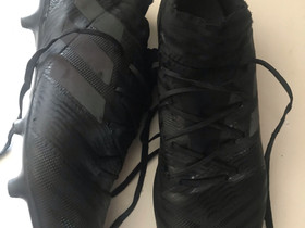 Adidas nappikset, Jalkapallo, Urheilu ja ulkoilu, Laukaa, Tori.fi Adidas nappikset, Jalkapallo, Urheilu ja ulkoilu, Laukaa, Tori.fi
