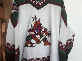 NHL paita Arizona coyotes, Jääkiekko ja luistelu, Urheilu ja ulkoilu, Kouvola, Tori.fi NHL paita Arizona coyotes, Jääkiekko ja luistelu, Urheilu ja ulkoilu, Kouvola, Tori.fi