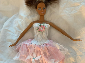 Barbie vaatteita 3, Lelut ja pelit, Lastentarvikkeet ja lelut, Espoo, Tori.fi Barbie vaatteita 3, Lelut ja pelit, Lastentarvikkeet ja lelut, Espoo, Tori.fi