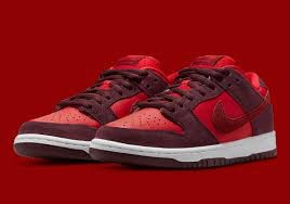 Nike sb dunk low cherry, Vaatteet ja kengät, Rovaniemi, Tori.fi Nike sb dunk low cherry, Vaatteet ja kengät, Rovaniemi, Tori.fi