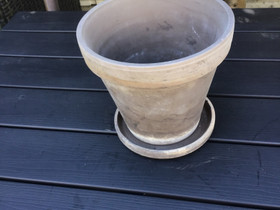 Vintagetyylinen istutusruukku aluslautasella, Muu sisustus, Sisustus ja huonekalut, Espoo, Tori.fi Vintagetyylinen istutusruukku aluslautasella, Muu sisustus, Sisustus ja huonekalut, Espoo, Tori.fi