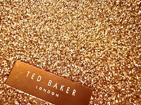 Ted BAKER kuoret, Puhelintarvikkeet, Puhelimet ja tarvikkeet, Helsinki, Tori.fi Ted BAKER kuoret, Puhelintarvikkeet, Puhelimet ja tarvikkeet, Helsinki, Tori.fi