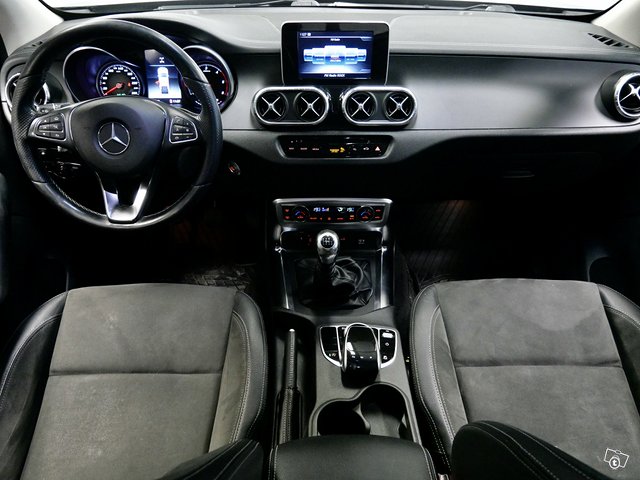 Mercedes-Benz X 9
