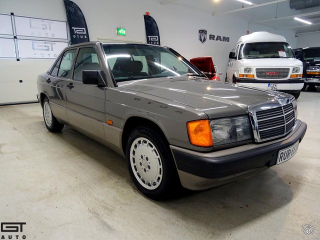 Mercedes-Benz 190 6