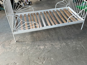 Ikean jatkettava sänky lapsille, Tuolit, sängyt ja kalusteet, Lastentarvikkeet ja lelut, Alajärvi, Tori.fi Ikean jatkettava sänky lapsille, Tuolit, sängyt ja kalusteet, Lastentarvikkeet ja lelut, Alajärvi, Tori.fi