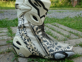 Alpinestars Supertech R Vented, Ajoasut, kengät ja kypärät, Mototarvikkeet ja varaosat, Kruunupyy, Tori.fi Alpinestars Supertech R Vented, Ajoasut, kengät ja kypärät, Mototarvikkeet ja varaosat, Kruunupyy, Tori.fi