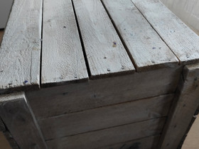 Puinen pikku pöytä, Pöydät ja tuolit, Sisustus ja huonekalut, Ylöjärvi, Tori.fi Puinen pikku pöytä, Pöydät ja tuolit, Sisustus ja huonekalut, Ylöjärvi, Tori.fi