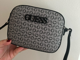 Guessin pikkulaukku, Laukut ja hatut, Asusteet ja kellot, Lahti, Tori.fi Guessin pikkulaukku, Laukut ja hatut, Asusteet ja kellot, Lahti, Tori.fi