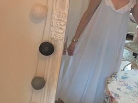 Pitkä valkoinen mekko H&M, Vaatteet ja kengät, Helsinki, Tori.fi Pitkä valkoinen mekko H&M, Vaatteet ja kengät, Helsinki, Tori.fi