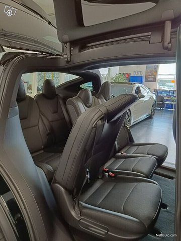 Tesla Model X 12