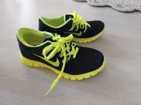 Uudet Nike lenkkarit 32, Lastenvaatteet ja kengät, Nurmes, Tori.fi Uudet Nike lenkkarit 32, Lastenvaatteet ja kengät, Nurmes, Tori.fi