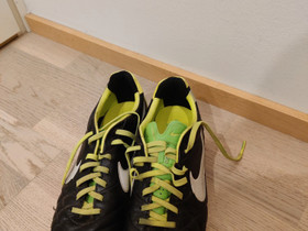 Nike nappikset, Jalkapallo, Urheilu ja ulkoilu, Ylivieska, Tori.fi Nike nappikset, Jalkapallo, Urheilu ja ulkoilu, Ylivieska, Tori.fi