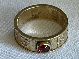 Kalevalakoru Pyhä Birgitta sormus, Kellot ja korut, Asusteet ja kellot, Suonenjoki, Tori.fi Kalevalakoru Pyhä Birgitta sormus, Kellot ja korut, Asusteet ja kellot, Suonenjoki, Tori.fi