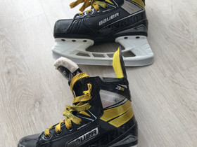 Bauer Supreme 3S jr, Jääkiekko ja luistelu, Urheilu ja ulkoilu, Pori, Tori.fi Bauer Supreme 3S jr, Jääkiekko ja luistelu, Urheilu ja ulkoilu, Pori, Tori.fi