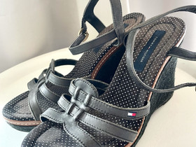Tommy Hilfiger korkokengät, Vaatteet ja kengät, Seinäjoki, Tori.fi Tommy Hilfiger korkokengät, Vaatteet ja kengät, Seinäjoki, Tori.fi