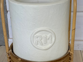 Riviera Maison ruukku ja rottinkinen teline, Ruukut, kivet ja koristeet, Piha ja puutarha, Luumäki, Tori.fi Riviera Maison ruukku ja rottinkinen teline, Ruukut, kivet ja koristeet, Piha ja puutarha, Luumäki, Tori.fi