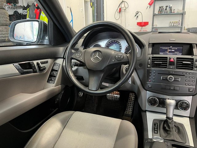 Mercedes-Benz 320 9